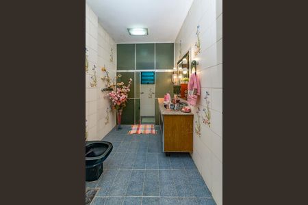 Casa à venda com 550m², 5 quartos e 4 vagas Casa à venda com 550m², 5 quartos e 4 vagasBanheiro Social