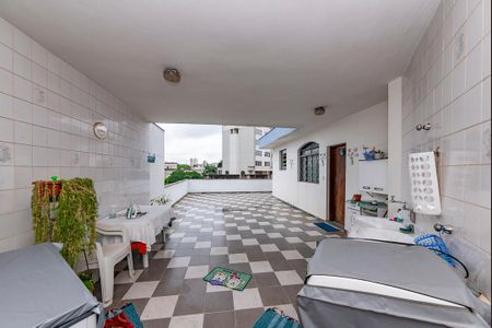 Casa à venda com 550m², 5 quartos e 4 vagas Casa à venda com 550m², 5 quartos e 4 vagasÁrea de Serviço