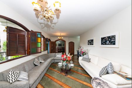 Casa à venda com 550m², 5 quartos e 4 vagas Casa à venda com 550m², 5 quartos e 4 vagasSala 1