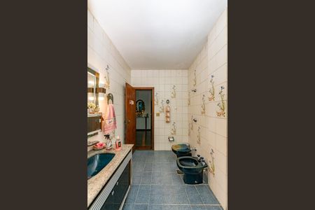 Casa à venda com 550m², 5 quartos e 4 vagas Casa à venda com 550m², 5 quartos e 4 vagasBanheiro Social