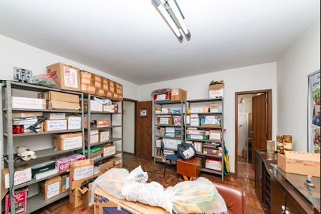 Casa à venda com 550m², 5 quartos e 4 vagas Casa à venda com 550m², 5 quartos e 4 vagasSuíte 3