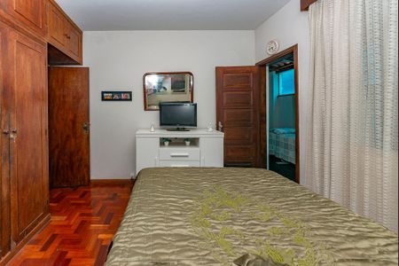 Casa à venda com 550m², 5 quartos e 4 vagas Casa à venda com 550m², 5 quartos e 4 vagasQuarto 4