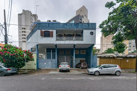 Casa à venda com 550m², 5 quartos e 4 vagas Casa à venda com 550m², 5 quartos e 4 vagasFachada