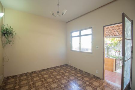 Sala de casa para alugar com 3 quartos, 120m² em Raul Veiga, São Gonçalo