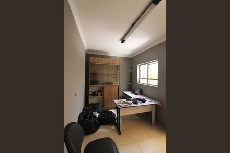 Casa à venda com 250m², 3 quartos e 2 vagasEscritório