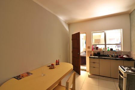 Casa à venda com 250m², 3 quartos e 2 vagasCozinha 