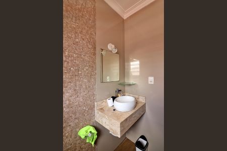 Casa à venda com 250m², 3 quartos e 2 vagasBanheiro Social 2