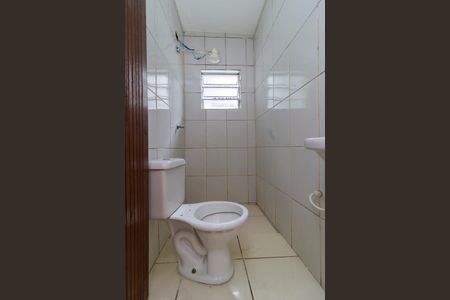 Banheiro de casa para alugar com 2 quartos, 45m² em Jardim Sonia Inga, São Paulo