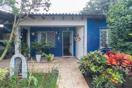 Casa à venda com 1000m², 3 quartos e 4 vagas Casa à venda com 1000m², 3 quartos e 4 vagasFachada
