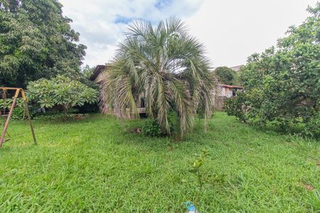 Casa à venda com 1000m², 3 quartos e 4 vagas Casa à venda com 1000m², 3 quartos e 4 vagasQuintal