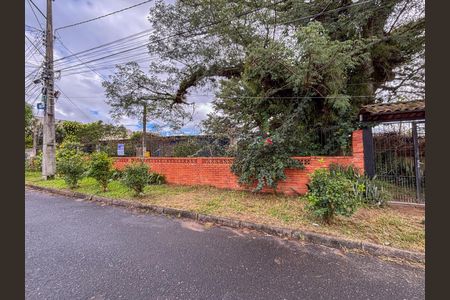 Casa à venda com 1000m², 3 quartos e 4 vagas Casa à venda com 1000m², 3 quartos e 4 vagasFachada