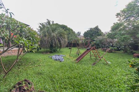 Casa à venda com 1000m², 3 quartos e 4 vagas Casa à venda com 1000m², 3 quartos e 4 vagasQuintal