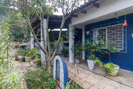 Casa à venda com 1000m², 3 quartos e 4 vagas Casa à venda com 1000m², 3 quartos e 4 vagasFachada