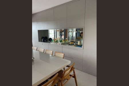 Casa de condomínio à venda com 650m², 4 quartos e 5 vagas Casa de condomínio à venda com 650m², 4 quartos e 5 vagasCozinha