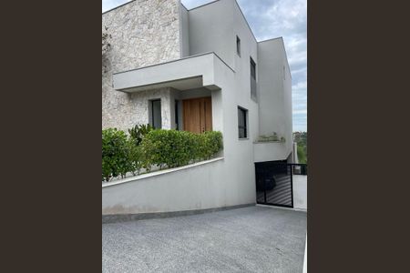 Casa de condomínio à venda com 650m², 4 quartos e 5 vagas Casa de condomínio à venda com 650m², 4 quartos e 5 vagasFachada