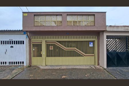 Casa à venda com 207m², 3 quartos e 2 vagasFachada