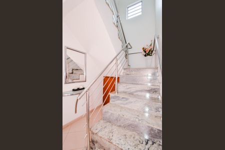 Casa à venda com 207m², 3 quartos e 2 vagasEscada Sala/Quartos