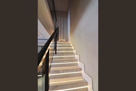 Apartamento à venda com 96m², 2 quartos e 1 vagaEscada