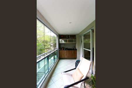 Apartamento à venda com 88m², 2 quartos e 2 vagas Apartamento à venda com 88m², 2 quartos e 2 vagasVaranda