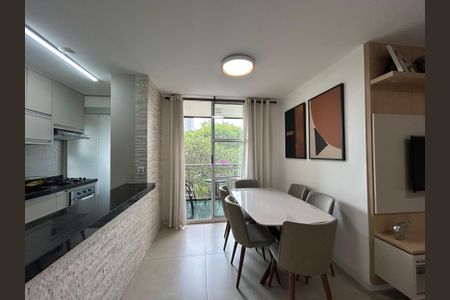 Apartamento à venda com 65m², 2 quartos e 1 vaga Apartamento à venda com 65m², 2 quartos e 1 vagaSala de Jantar