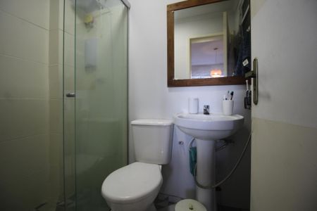 Banheiro de apartamento para alugar com 1 quarto, 42m² em Petrópolis, Porto Alegre