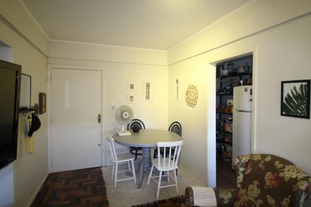 Sala de apartamento para alugar com 1 quarto, 42m² em Petrópolis, Porto Alegre