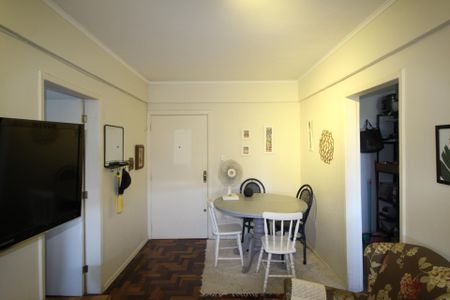 Sala de apartamento para alugar com 1 quarto, 42m² em Petrópolis, Porto Alegre