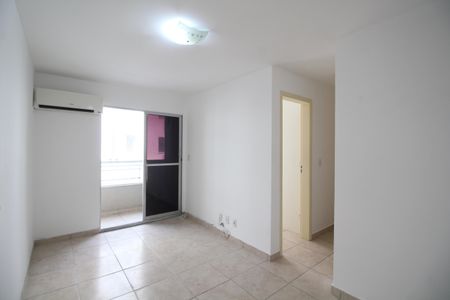 Sala de apartamento para alugar com 2 quartos, 55m² em Taquara, Rio de Janeiro