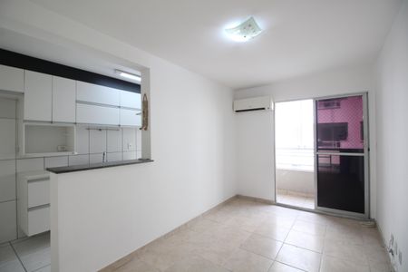 Sala de apartamento para alugar com 2 quartos, 55m² em Taquara, Rio de Janeiro