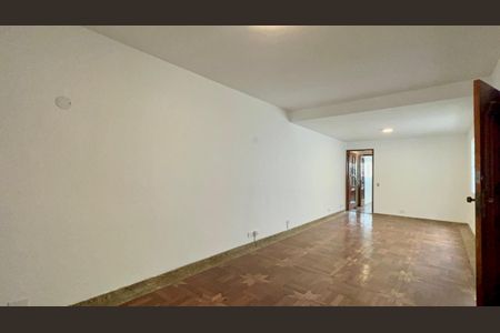 Casa para alugar com 180m², 3 quartos e 2 vagasSala