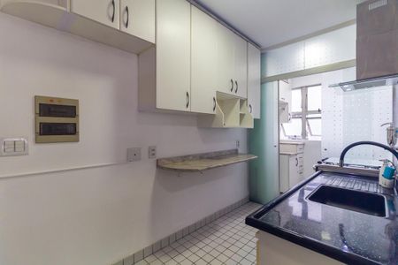 Cozinha de apartamento para alugar com 3 quartos, 68m² em Vila Ivone, São Paulo