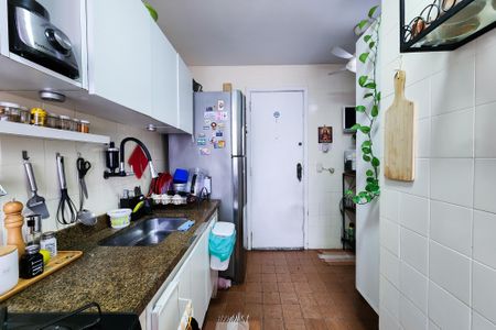 Apartamento à venda com 77m², 2 quartos e 1 vagaCozinha 