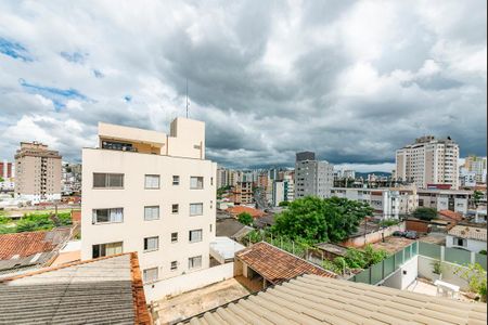 Sala de apartamento para alugar com 3 quartos, 85m² em Nova Suíça, Belo Horizonte