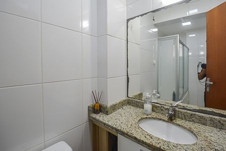 Apartamento à venda com 100m², 2 quartos e 4 vagas Apartamento à venda com 100m², 2 quartos e 4 vagasBanheiro da Suíte