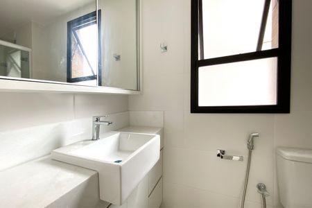 Banheiro da Suíte 1 de apartamento à venda com 2 quartos, 63m² em São Pedro, Belo Horizonte