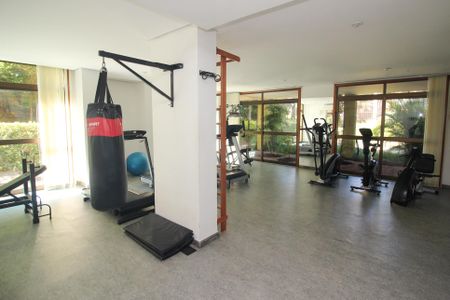 Apartamento para alugar com 100m², 3 quartos e 2 vagas Apartamento para alugar com 100m², 3 quartos e 2 vagasÁrea comum - Academia