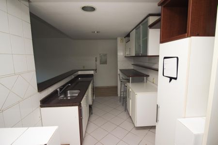 Apartamento para alugar com 100m², 3 quartos e 2 vagas Apartamento para alugar com 100m², 3 quartos e 2 vagasCozinha
