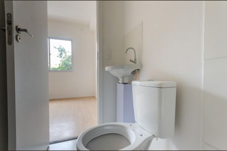 Banheiro de kitnet/studio para alugar com 2 quartos, 18m² em Jardim Jaragua (sao Domingos), São Paulo