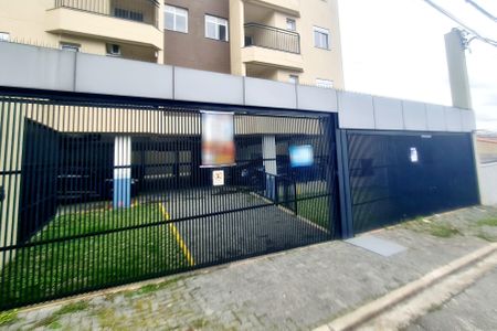 Apartamento para alugar com 52m², 2 quartos e 1 vagaFachada do imóvel com placa QuintoAndar
