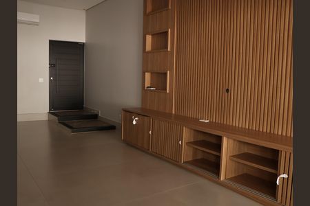 Sala de TV de casa de condomínio para alugar com 3 quartos, 181m² em Alphaville Araguaia, Goiânia