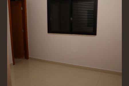 Suíte 2 de casa de condomínio para alugar com 3 quartos, 181m² em Alphaville Araguaia, Goiânia