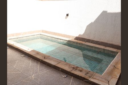 Piscina de casa de condomínio para alugar com 3 quartos, 181m² em Alphaville Araguaia, Goiânia