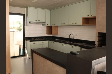 Cozinha de casa de condomínio para alugar com 3 quartos, 181m² em Alphaville Araguaia, Goiânia