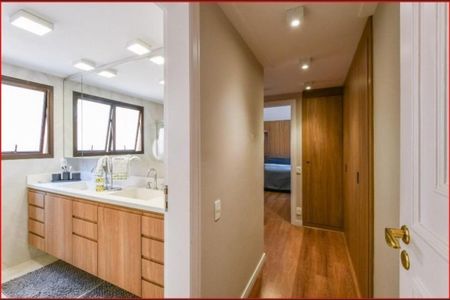 Casa à venda com 424m², 4 quartos e 4 vagas Casa à venda com 424m², 4 quartos e 4 vagasFoto 17