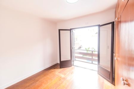 Casa de condomínio à venda com 360m², 5 quartos e 6 vagas Casa de condomínio à venda com 360m², 5 quartos e 6 vagasQuarto 2