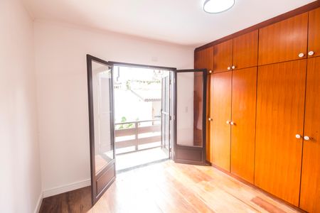 Casa de condomínio à venda com 360m², 5 quartos e 6 vagas Casa de condomínio à venda com 360m², 5 quartos e 6 vagasQuarto 2