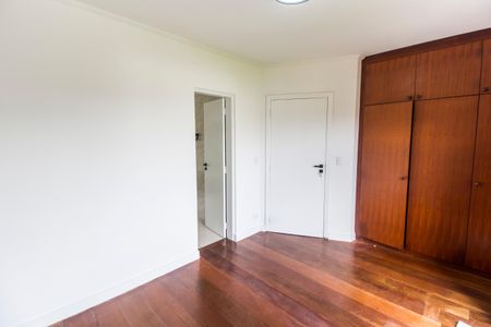 Casa de condomínio à venda com 360m², 5 quartos e 6 vagas Casa de condomínio à venda com 360m², 5 quartos e 6 vagasSuíte 1