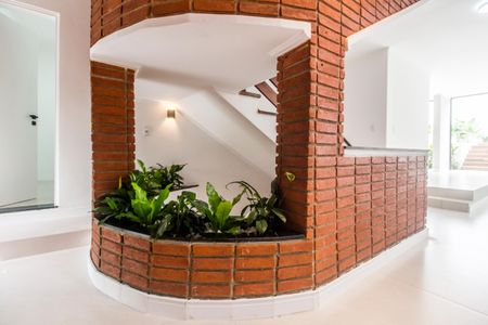 Casa de condomínio à venda com 360m², 5 quartos e 6 vagas Casa de condomínio à venda com 360m², 5 quartos e 6 vagasSala