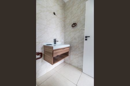 Casa de condomínio à venda com 360m², 5 quartos e 6 vagas Casa de condomínio à venda com 360m², 5 quartos e 6 vagasBanheiro da Suíte