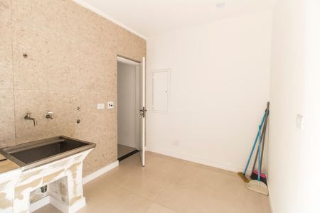 Casa de condomínio à venda com 360m², 5 quartos e 6 vagas Casa de condomínio à venda com 360m², 5 quartos e 6 vagasÁrea de Serviço